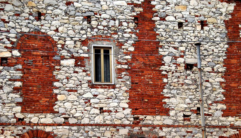Enhances the appearance of brick and stone surfaces